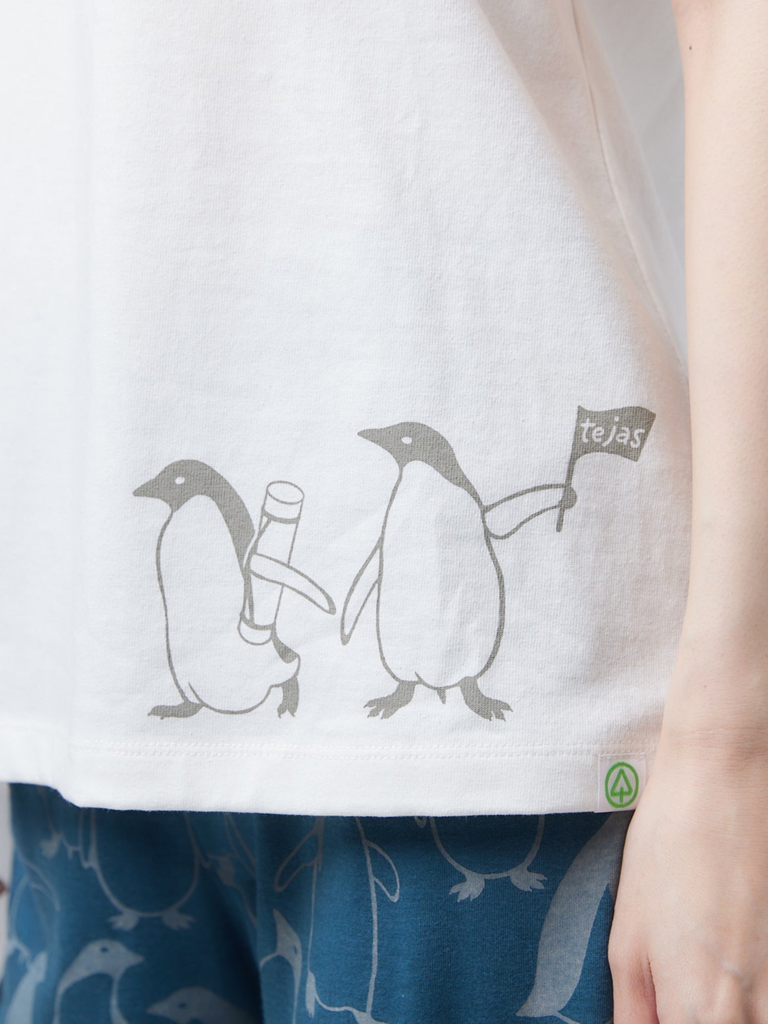 [tejas] テージャス Tシャツ（penguin）テジャス レディース ヨガウェア 半袖 カットソー プリント 23FW TL232130-Puravida! プラヴィダ　ヨガ ピラティス フィットネスショップ