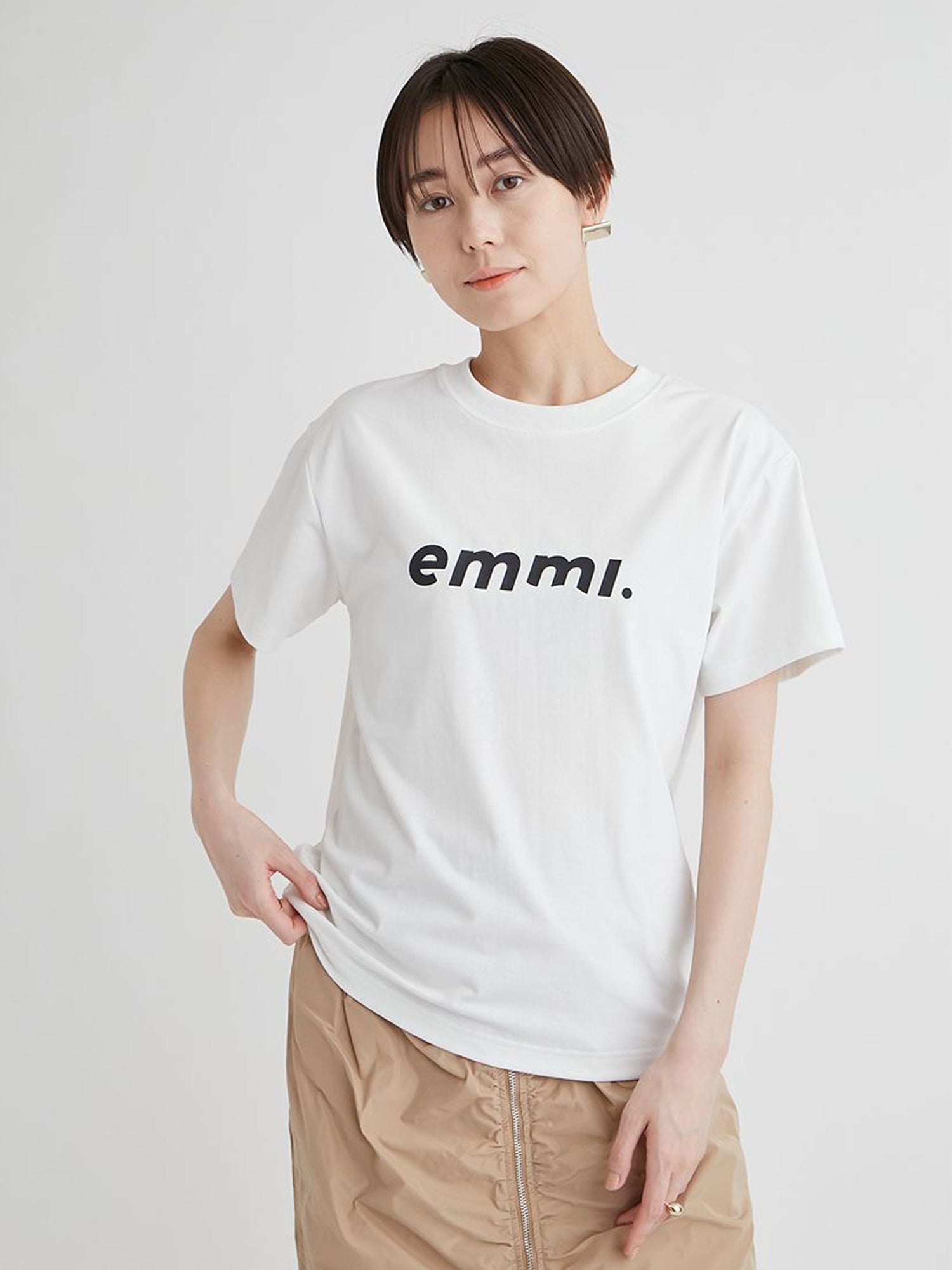 [emmi] ECOemmiロゴT-shirts エミ レディース スポーツウェア Tシャツ 半袖 サスティナブル / 24SS 13WCT244012-Puravida! プラヴィダ　ヨガ ピラティス フィットネスショップ