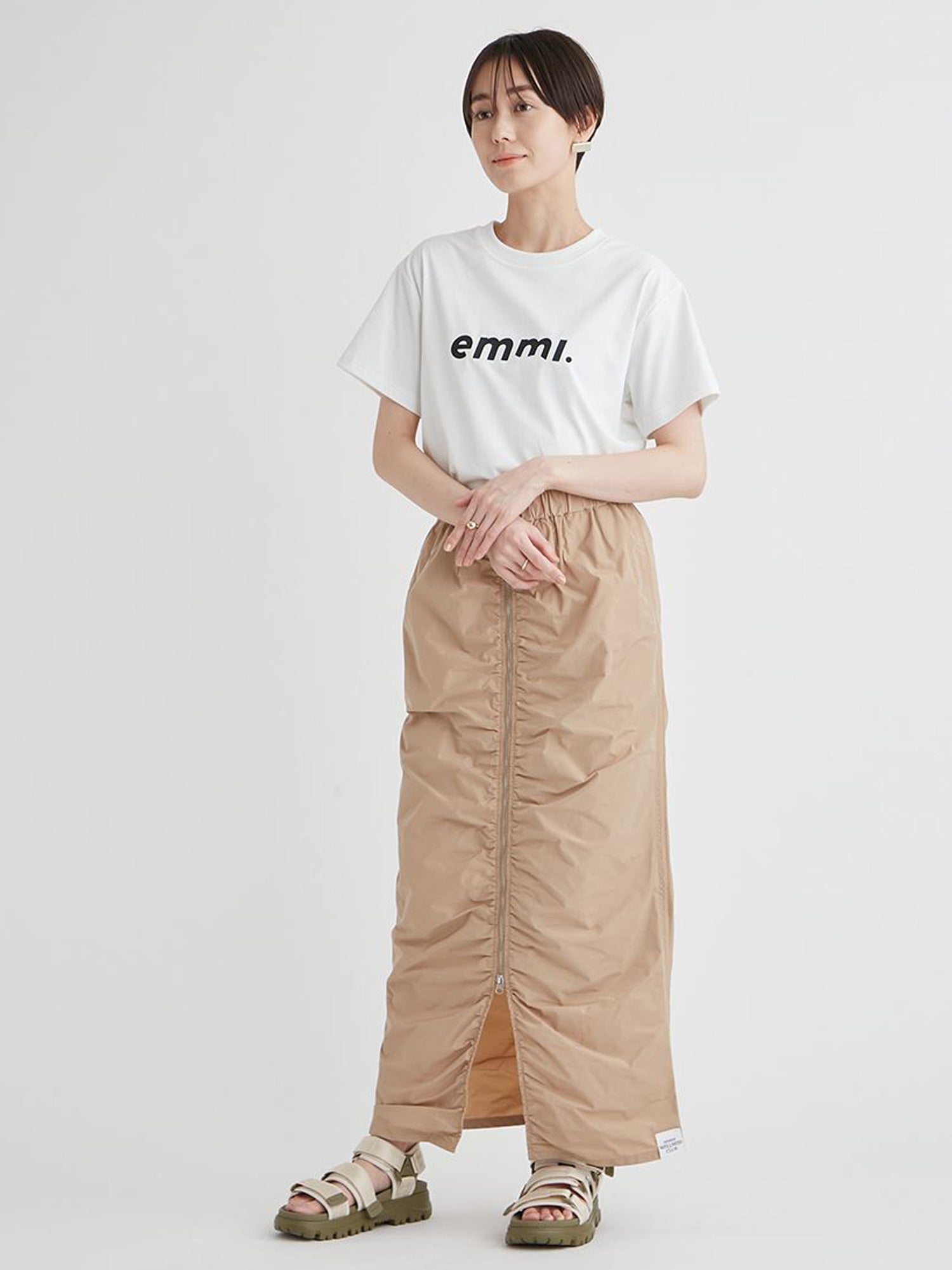 [emmi] ECOemmiロゴT-shirts エミ レディース スポーツウェア Tシャツ 半袖 サスティナブル / 24SS 13WCT244012-Puravida! プラヴィダ　ヨガ ピラティス フィットネスショップ