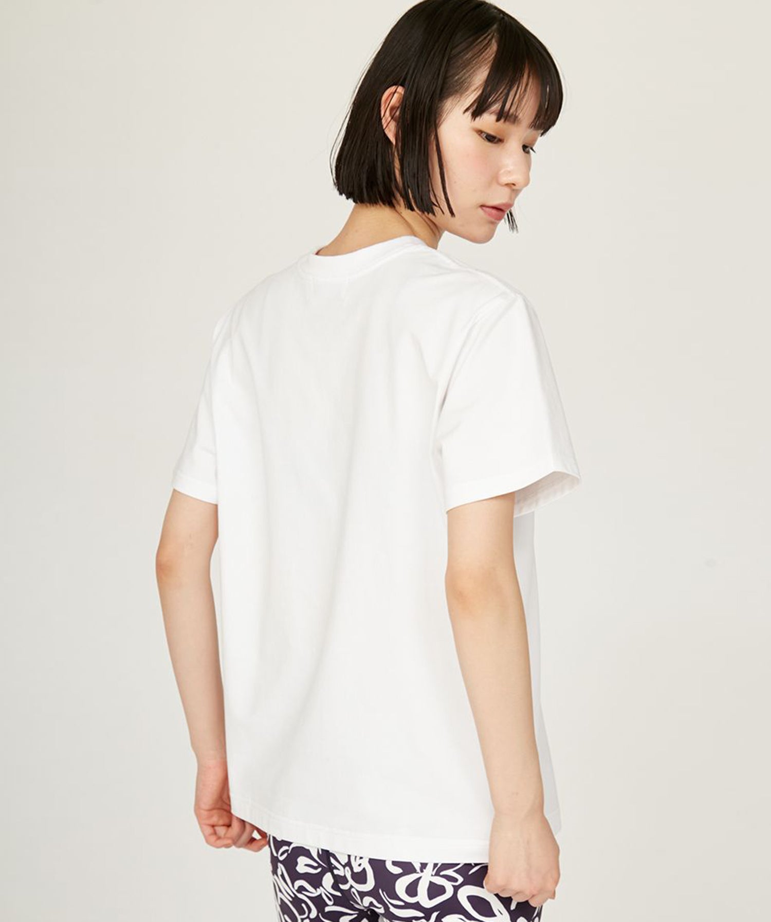 [emmi WELLNESS &amp;TRAINING] ペイントemmiロゴシャツ エミ レディース スポーツウェア Tシャツ 半袖 接触冷感 / 25SS 13WCT252050
