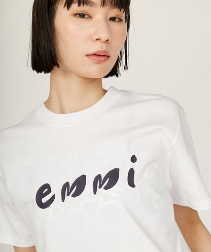 [emmi WELLNESS &amp;TRAINING] ペイントemmiロゴシャツ エミ レディース スポーツウェア Tシャツ 半袖 接触冷感 / 25SS 13WCT252050