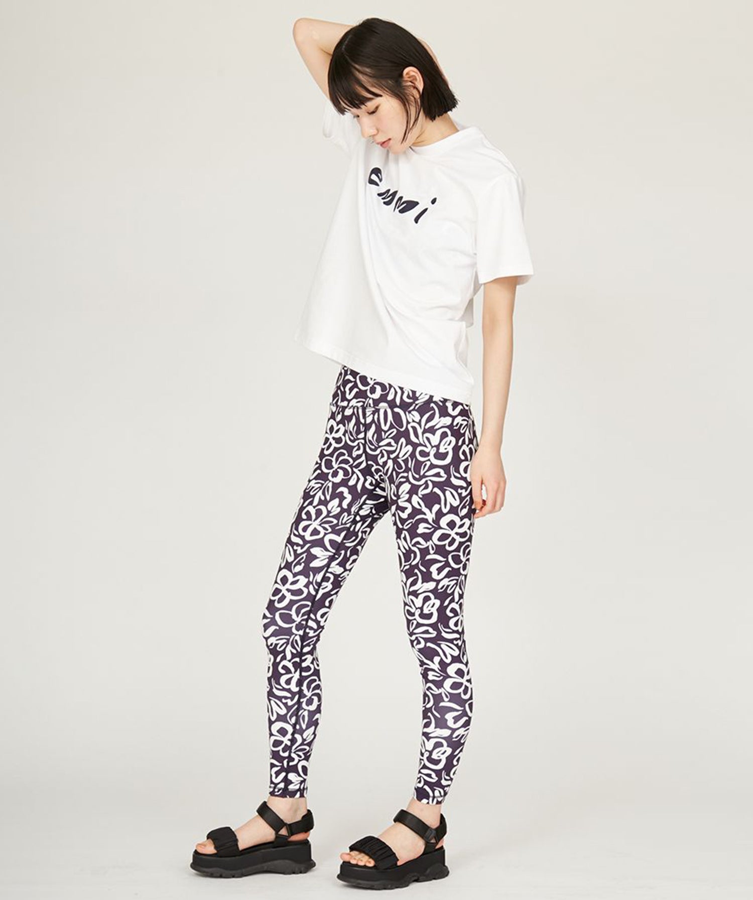 [emmi WELLNESS &amp;TRAINING] ペイントemmiロゴシャツ エミ レディース スポーツウェア Tシャツ 半袖 接触冷感 / 25SS 13WCT252050