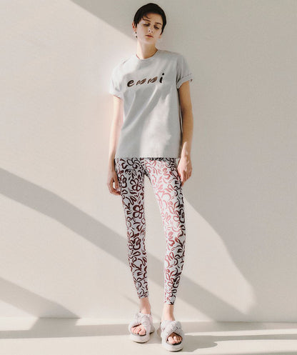 [emmi WELLNESS &amp;TRAINING] ペイントemmiロゴシャツ エミ レディース スポーツウェア Tシャツ 半袖 接触冷感 / 25SS 13WCT252050
