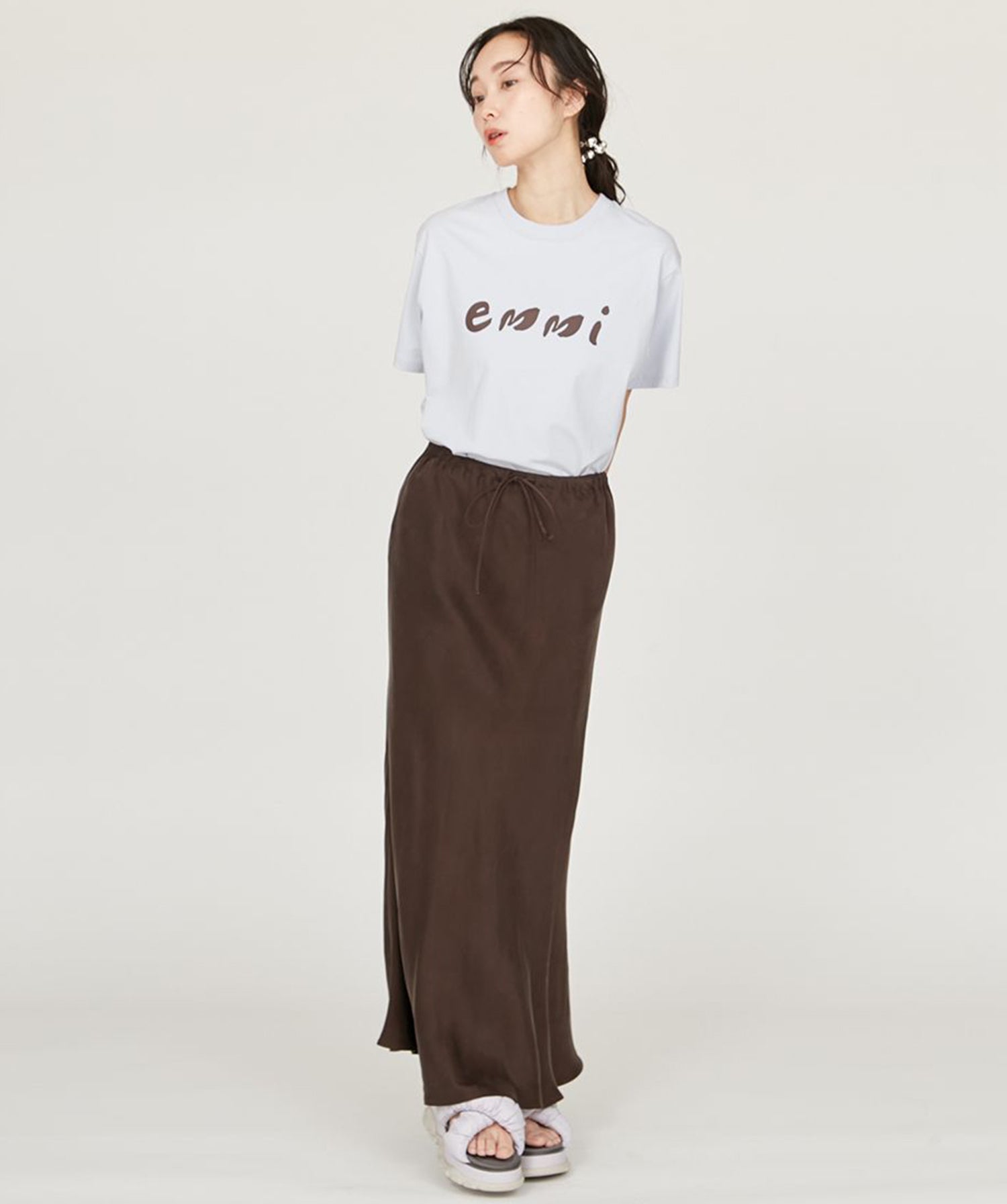 [emmi WELLNESS &amp;TRAINING] ペイントemmiロゴシャツ エミ レディース スポーツウェア Tシャツ 半袖 接触冷感 / 25SS 13WCT252050