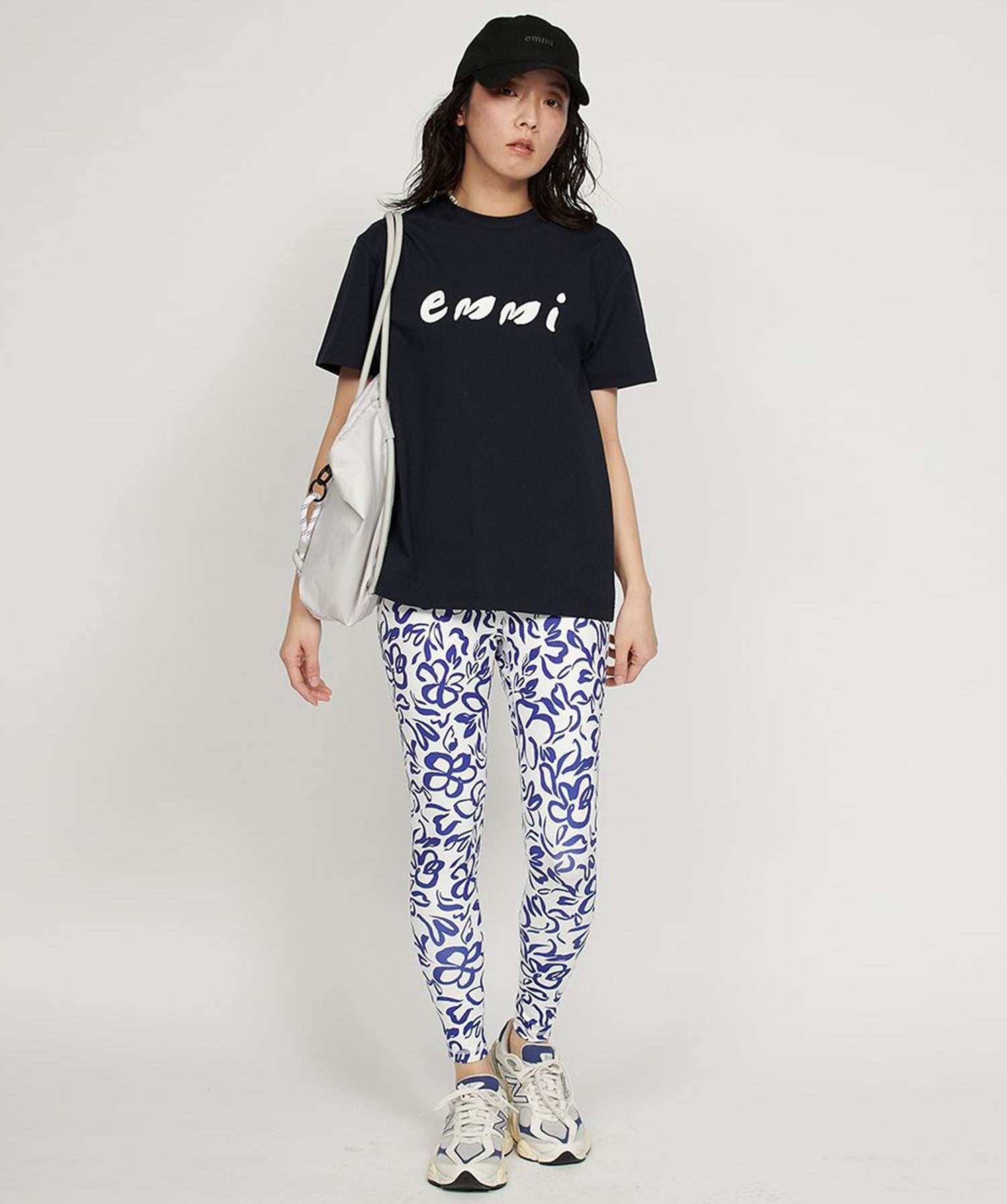 [emmi WELLNESS &amp;TRAINING] ペイントemmiロゴシャツ エミ レディース スポーツウェア Tシャツ 半袖 接触冷感 / 25SS 13WCT252050