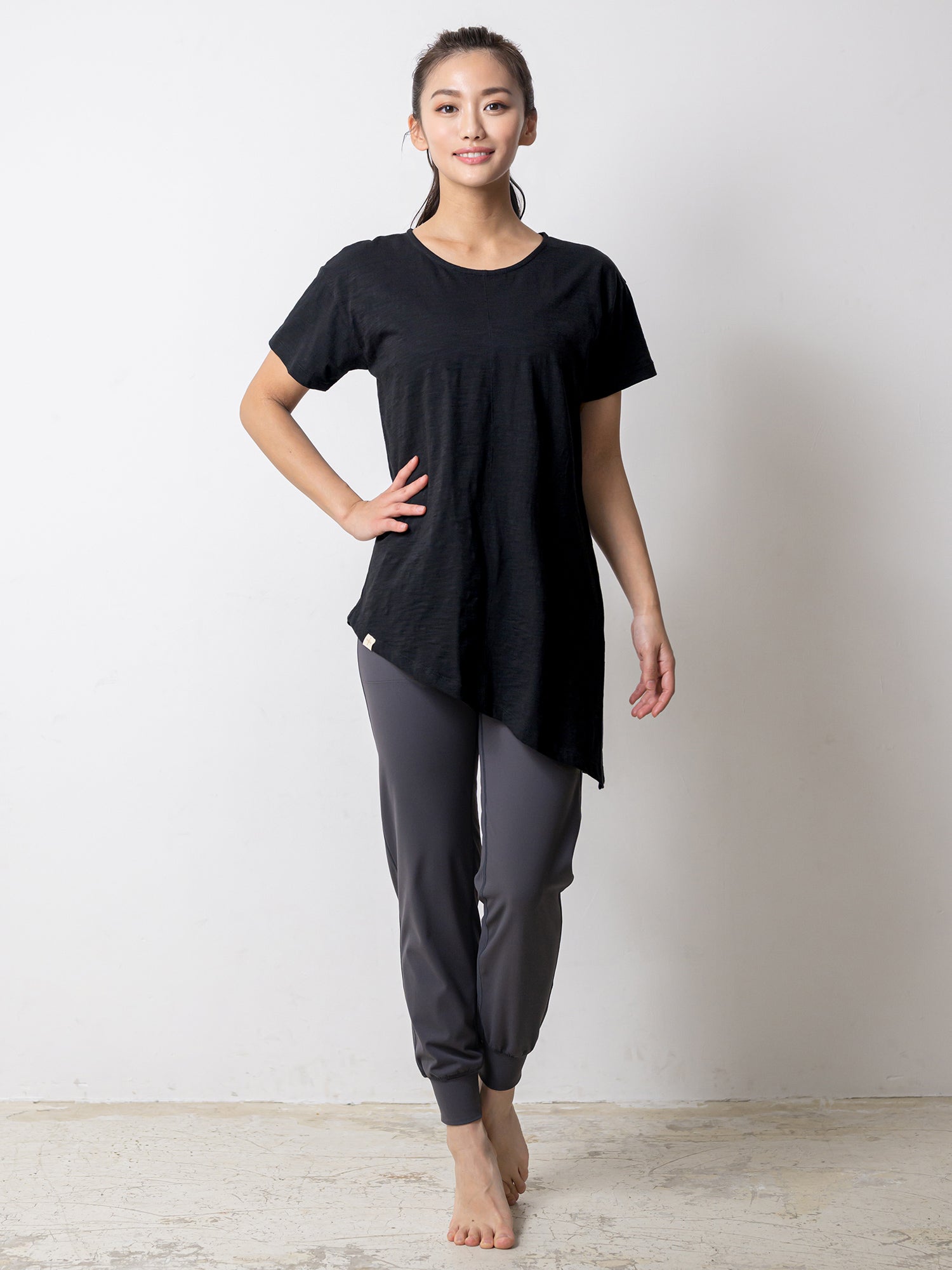 [Loopa] ルーパ 2.0 アシメトリカル 2way Tシャツ Asymetrical 2way Yoga Tee ヨガトップス / ヨガウェア [SOFF]-Puravida! プラヴィダ　ヨガ ピラティス フィットネスショップ