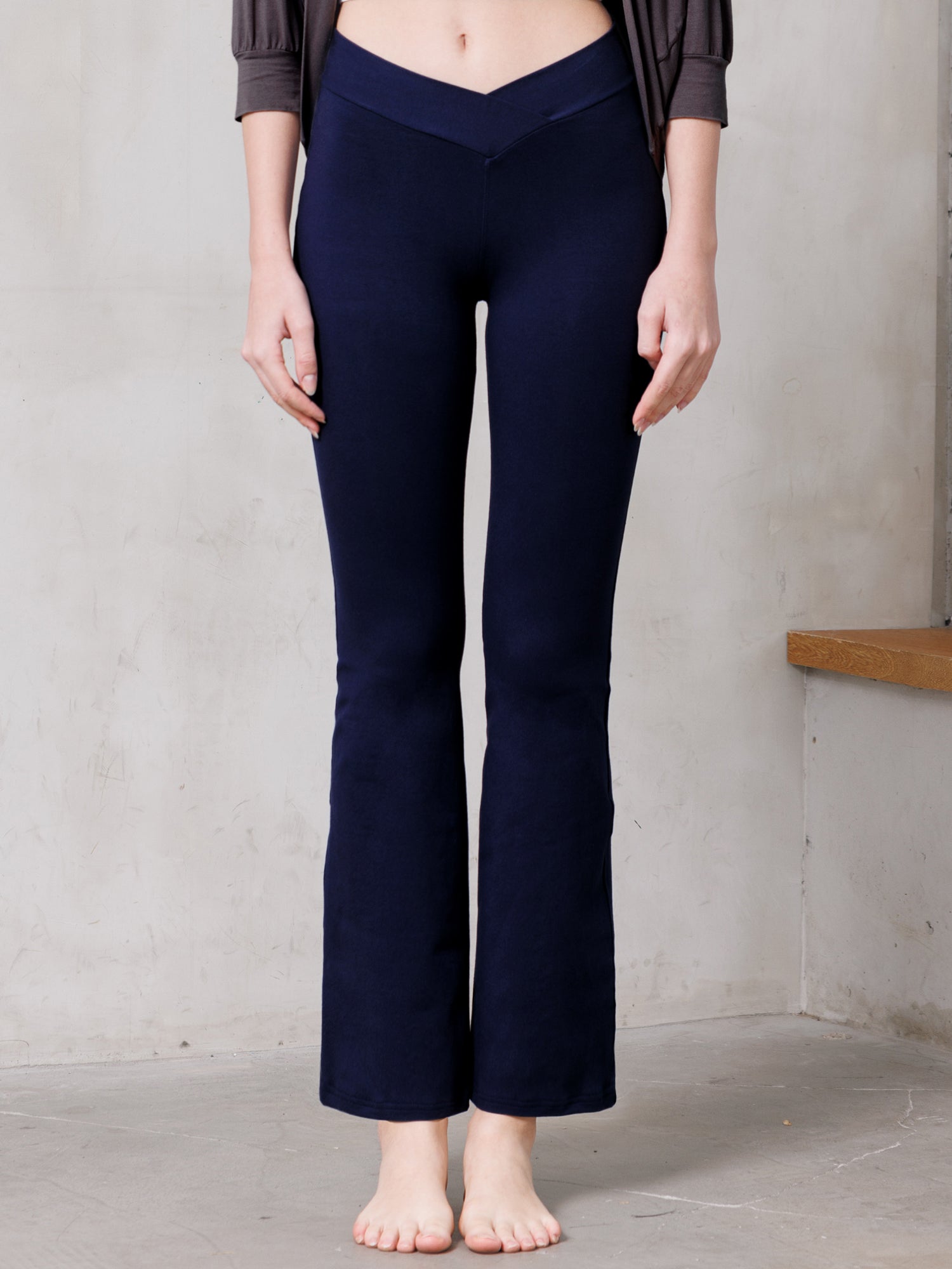 [Loopa] ルーパ コットンストレッチパンツ（Vフロント） Cotton stretch Yoga Pants V-front ヨガパンツ / ヨガウェア ボトムス [A] 20_1-Puravida! プラヴィダ　ヨガ ピラティス フィットネスショップ