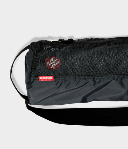 [Manduka] ブリーズイージーヨガマットバッグ / BREATH EASY YOGA MAT BAG ブラック マンドゥカ マットキャリー ショルダーバッグ 軽量 CORE 20_1-Puravida! プラヴィダ　ヨガ ピラティス フィットネスショップ