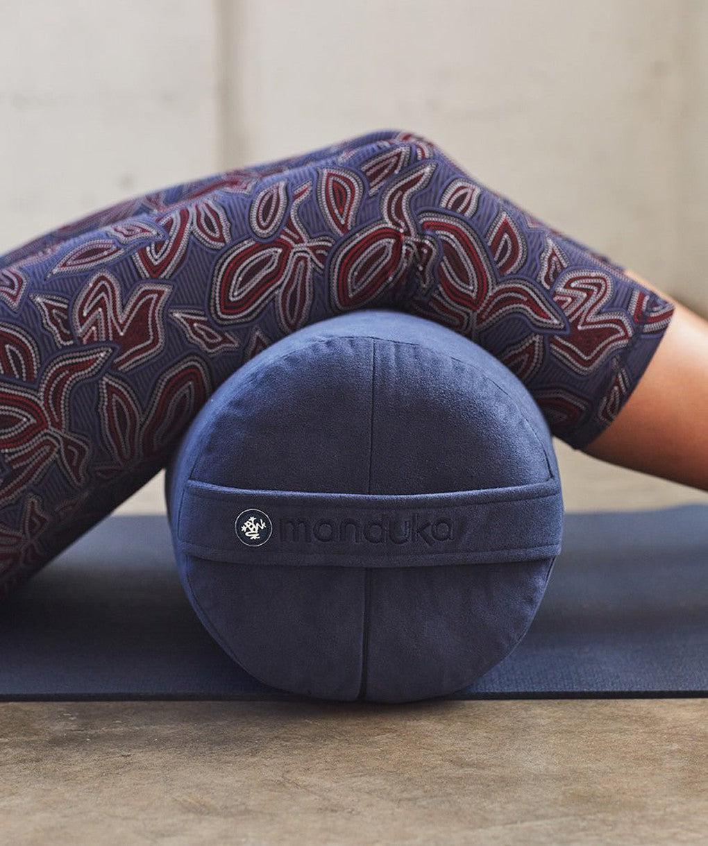 期間限定[Manduka] enlight ラウンド ボルスター ヨガ クッション / enlight bolster-Round マンドゥカ ヨガグッズ 大きいサイズ [SOFF]-Puravida! プラヴィダ　ヨガ ピラティス フィットネスショップ